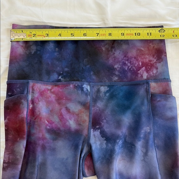 MOVING SALE! Athleta SET Conscious Crop Top and Salutation Capri in Supernova - Picture 9 of 9